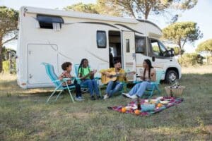 Voyager en camping-car avec des enfants : Astuces pour des vacances familiales réussies