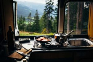 Comment bien cuisiner en Camping car ?